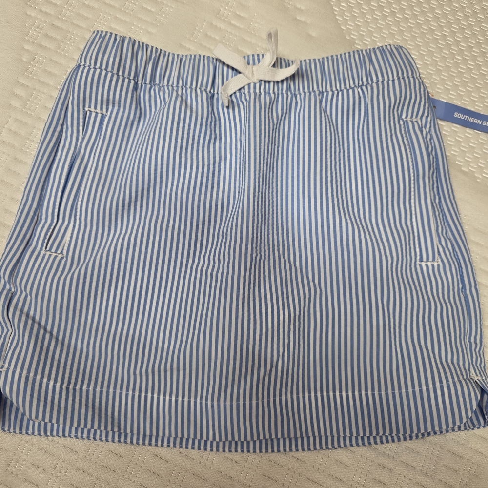 Magellan Outdoors Blue and White Striped Pull-On Skort